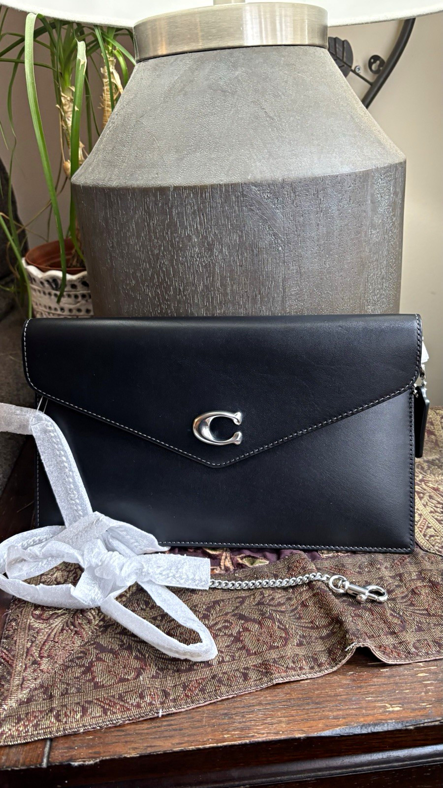 Authentic Coach 1941 black smooth Leather flap magnetic closure Clutch/Crossbody