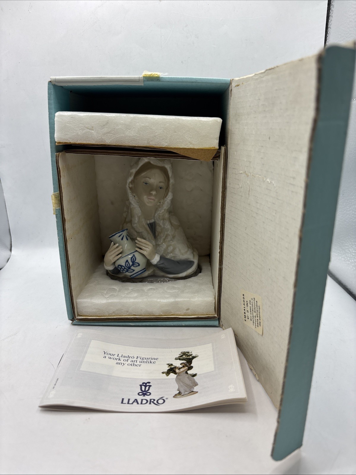 VTG Lladro Figurine Valencian Beauty #5670 New In Box Includes Booklet