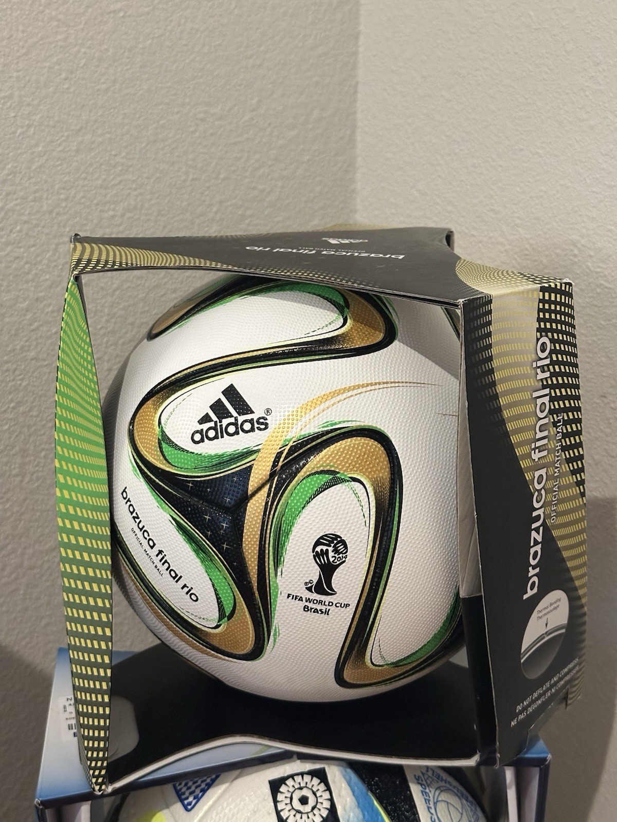 Adidas Brazuca Final Rio World Cup 2014 Official Match Ball Adidas Brazuca Final Rio World Cup 2014 Official Match Ball