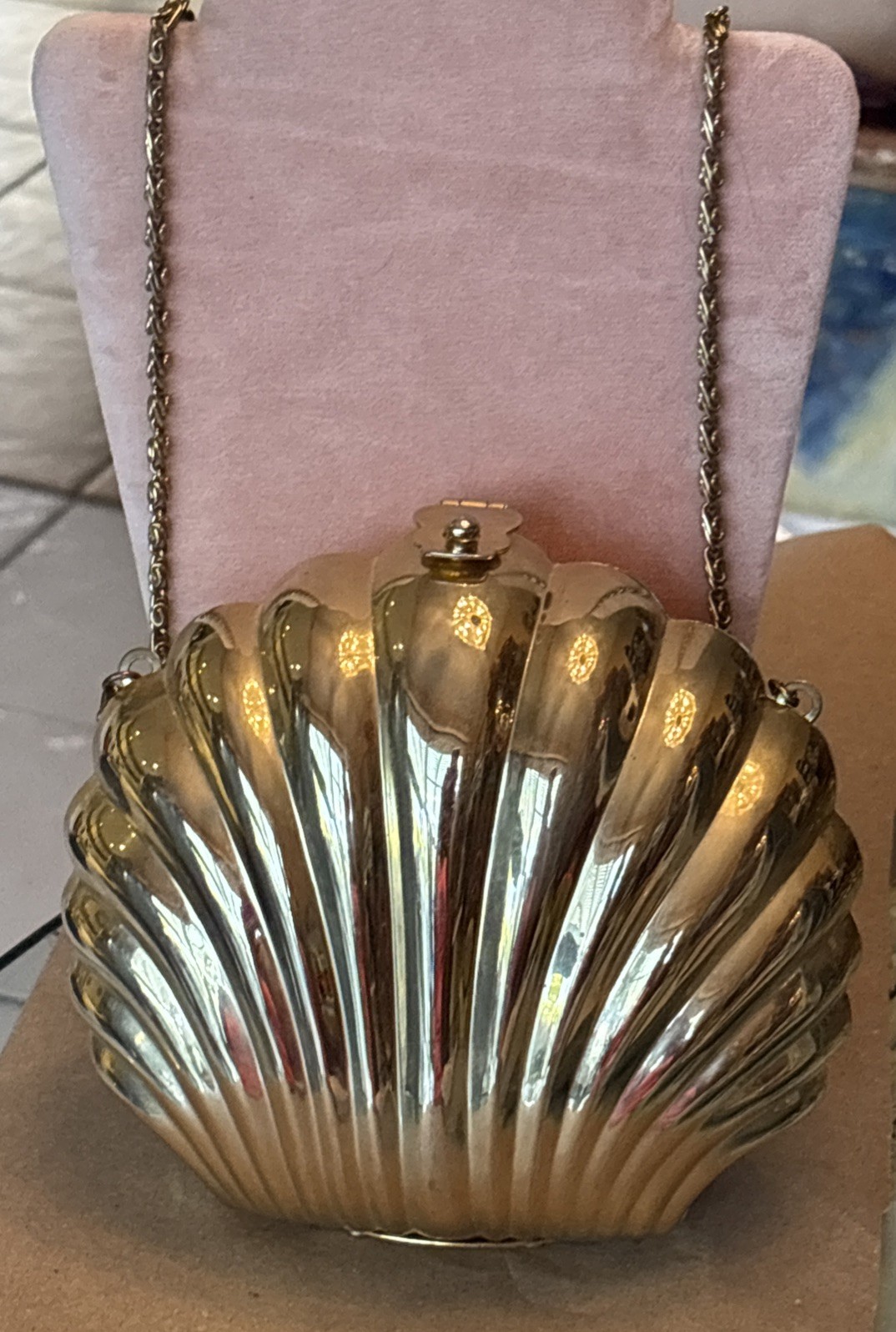 VTG WALBORG GOLD CLAMSHELL CLUTCH EVENING BAG PURSE HONG KONG-MINT