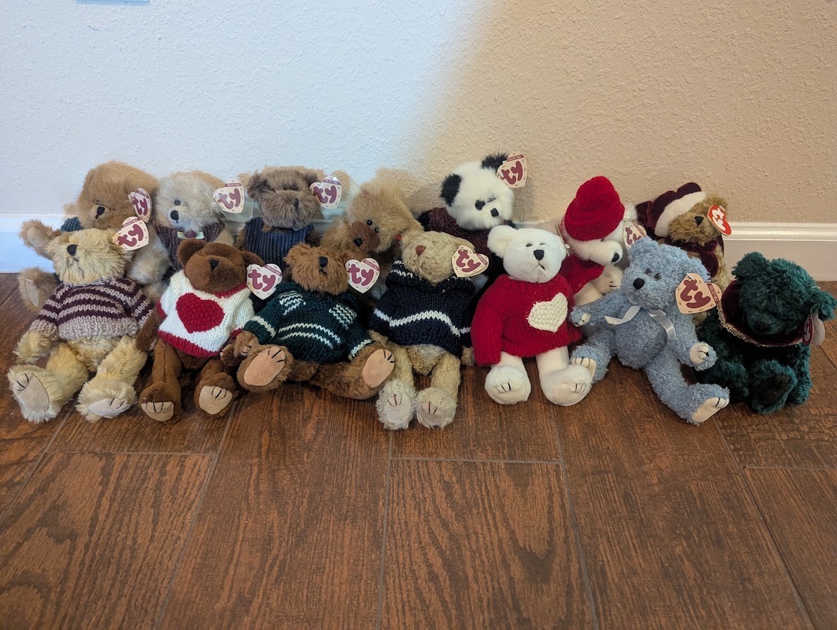 Ty Attic Treasures Bears 1993 Lot – 14 Tagged Bears – Early Tags – Smoke Free