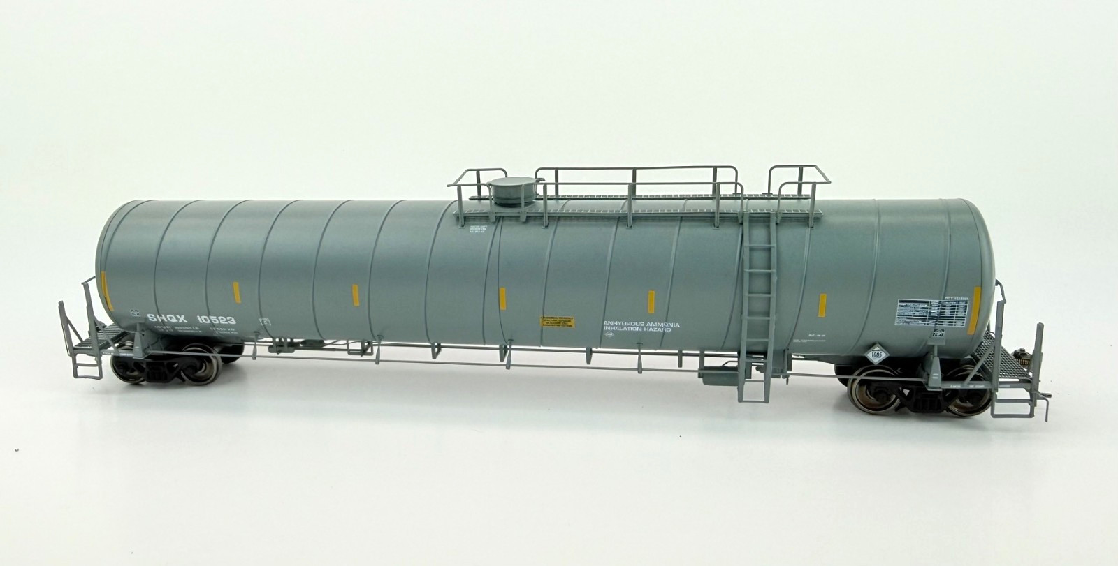 New HO scale RTR SHQX 33.7K gallon spiral tank car model for Anhydrous Ammonia