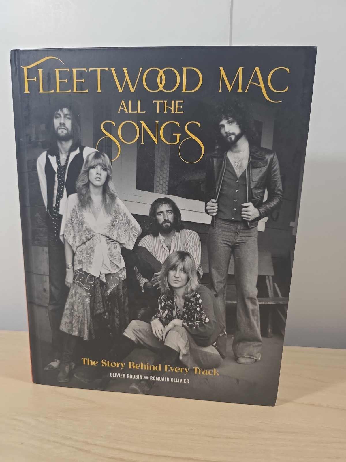 Fleetwood Mac All the Songs : The Story Behind Every Track by Romuald, 608 PAGES