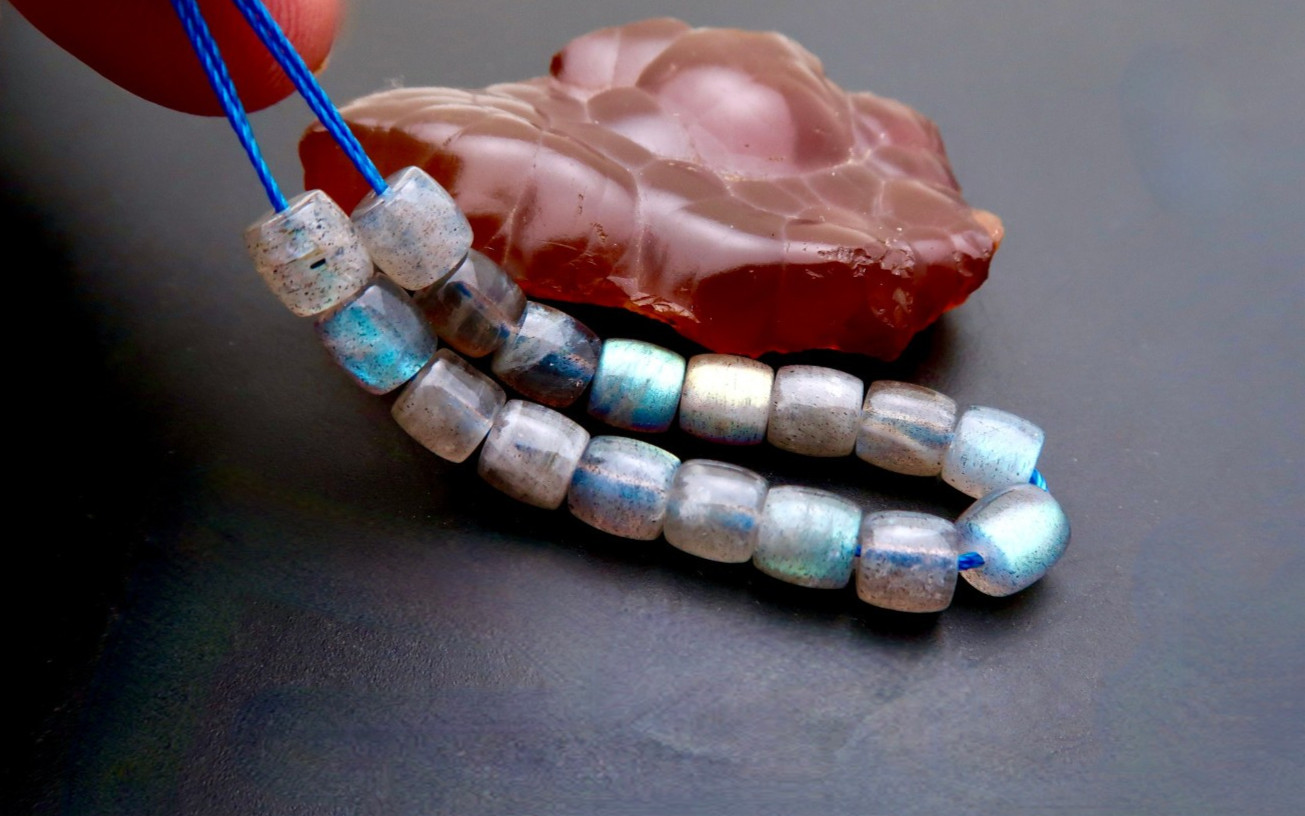 GORGEOUS FLASHING BLUE AAAAA+ LABRADORITE POLISHED BEAD STRAND - RAINBOW GLOW
