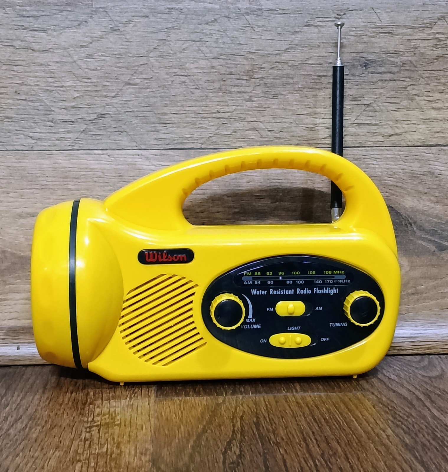 Vintage Wilson WFR60 Sports Am/Fm Radio Flashlight Yellow Retro New Tested 