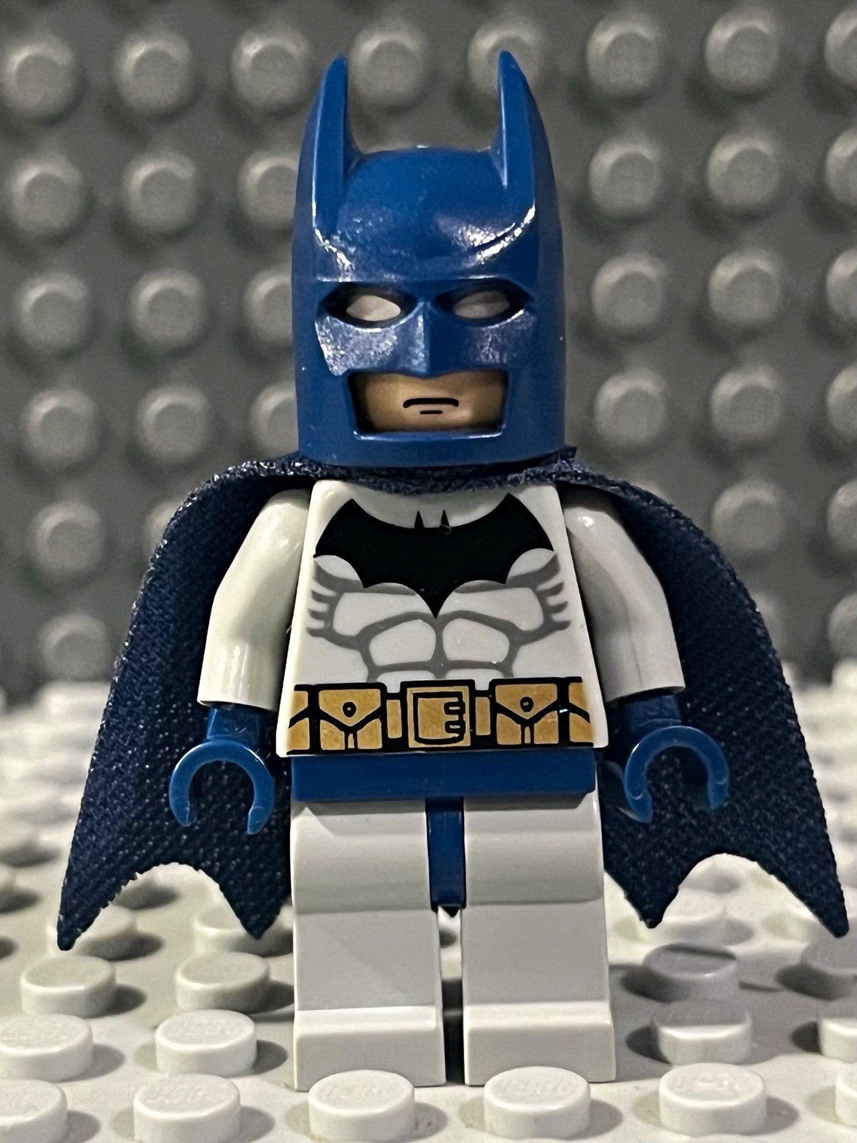 LEGO Batman bat022 Minifigure 7786 7787 Dark Blue Cowl 2007 LEGO Batman bat022 Minifigure 7786 7787 Dark Blue Cowl 2007