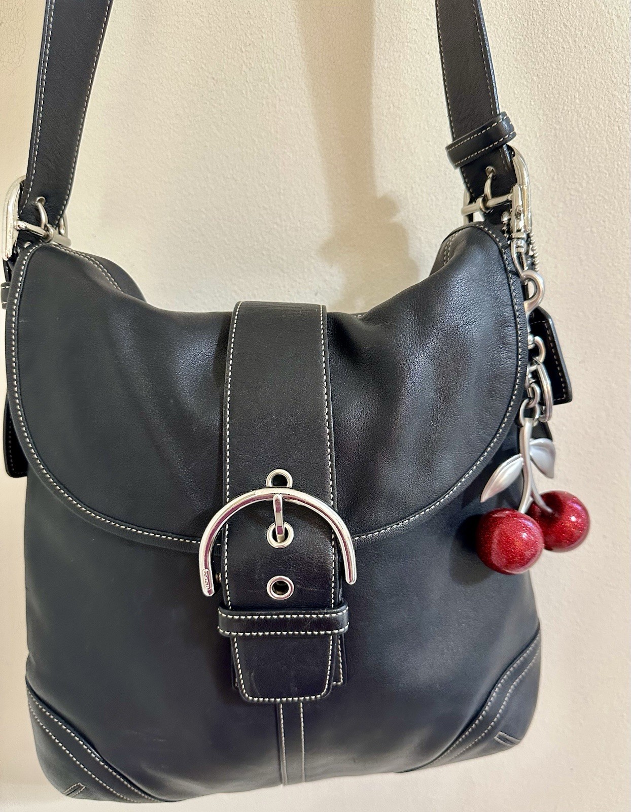 Vintage Coach Soho Flap Closure Black Gloved Leather Shoulder Bag 9481 W/ Charm Vintage Coach Soho Flap Closure Black Gloved Leather Shoulder Bag 9481 W/ Charm