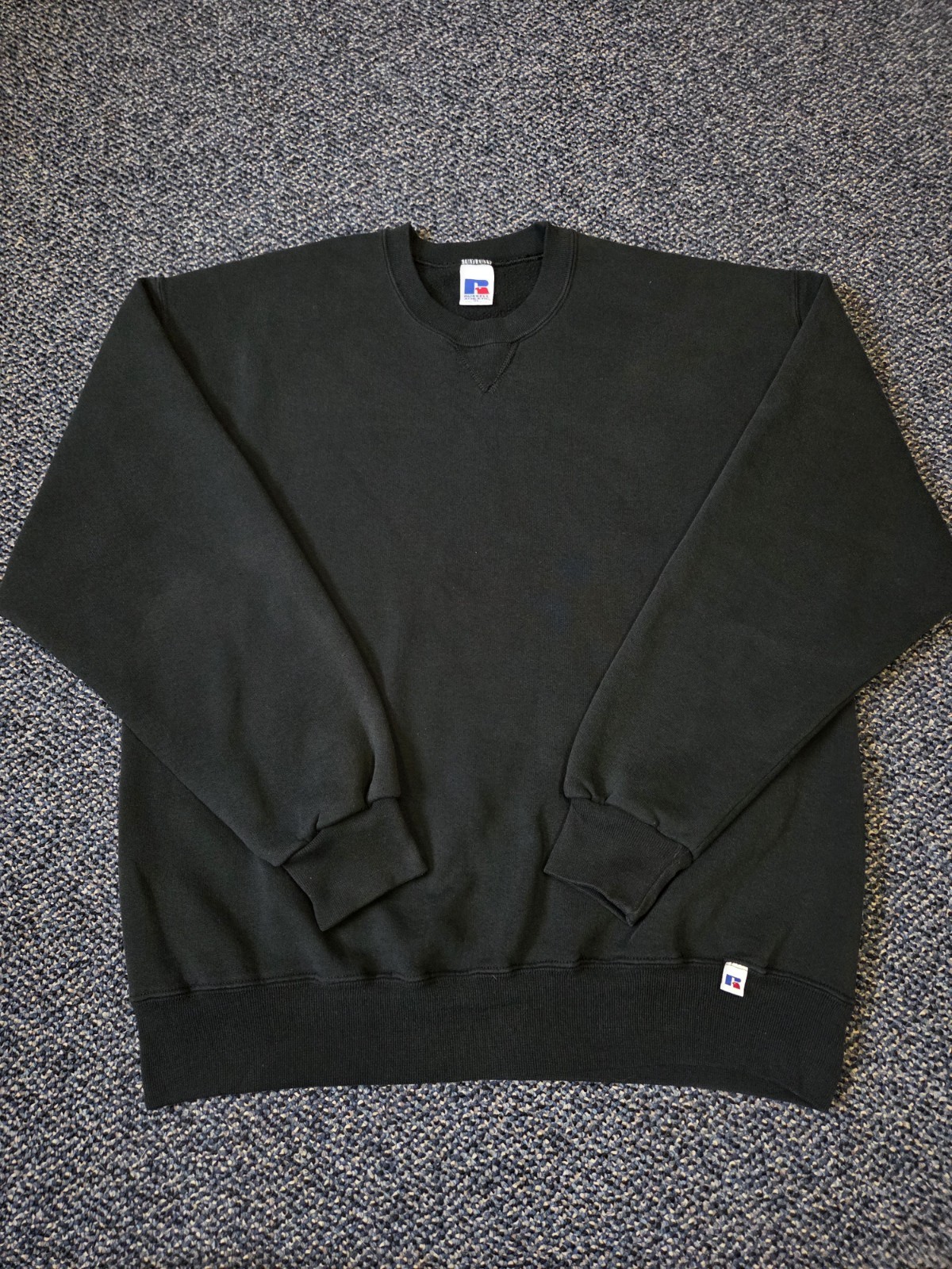 Vintage Russell Athletic Sweatshirt 90\'s Y2K Size XL Black Vintage Russell Athletic Sweatshirt 90\'s Y2K Size XL Black