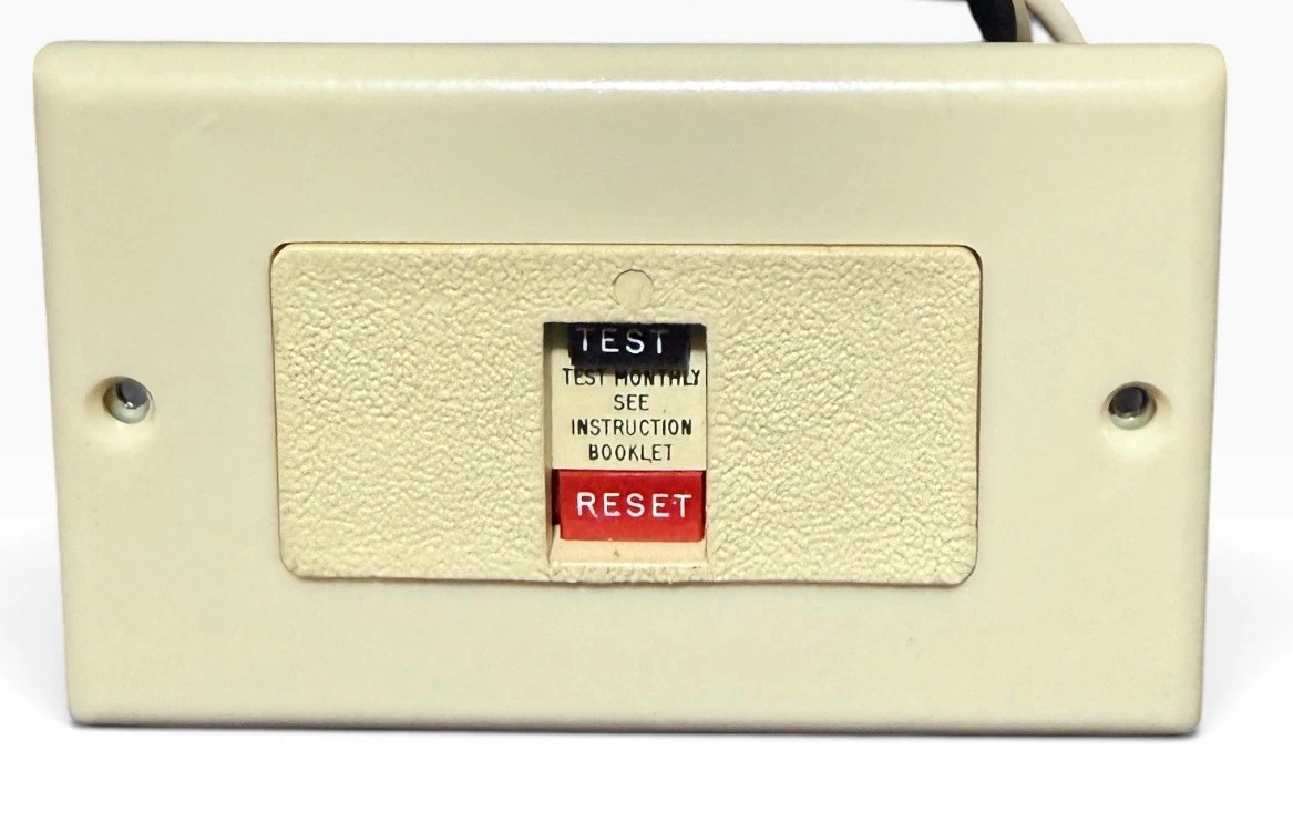 Vintage Leviton 6390-OGI 20A 125V Feed Through GFCI Ivory NOS 1982