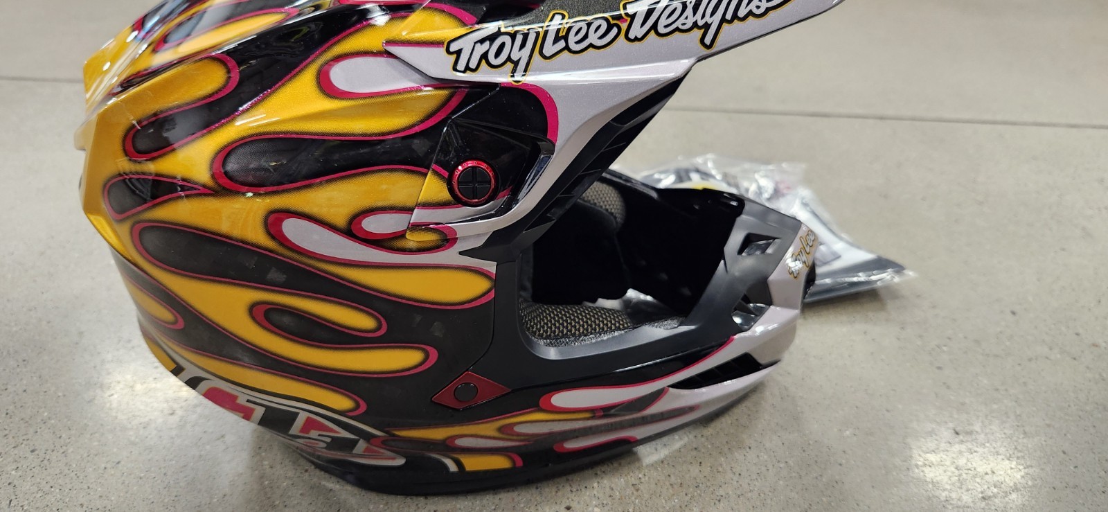 Troy Lee Designs SE5 Carbon OVERSPRAY BLK Helmet with MIPS Large BRAND NEW Troy Lee Designs SE5 Carbon OVERSPRAY BLK Helmet with MIPS Large BRAND NEW