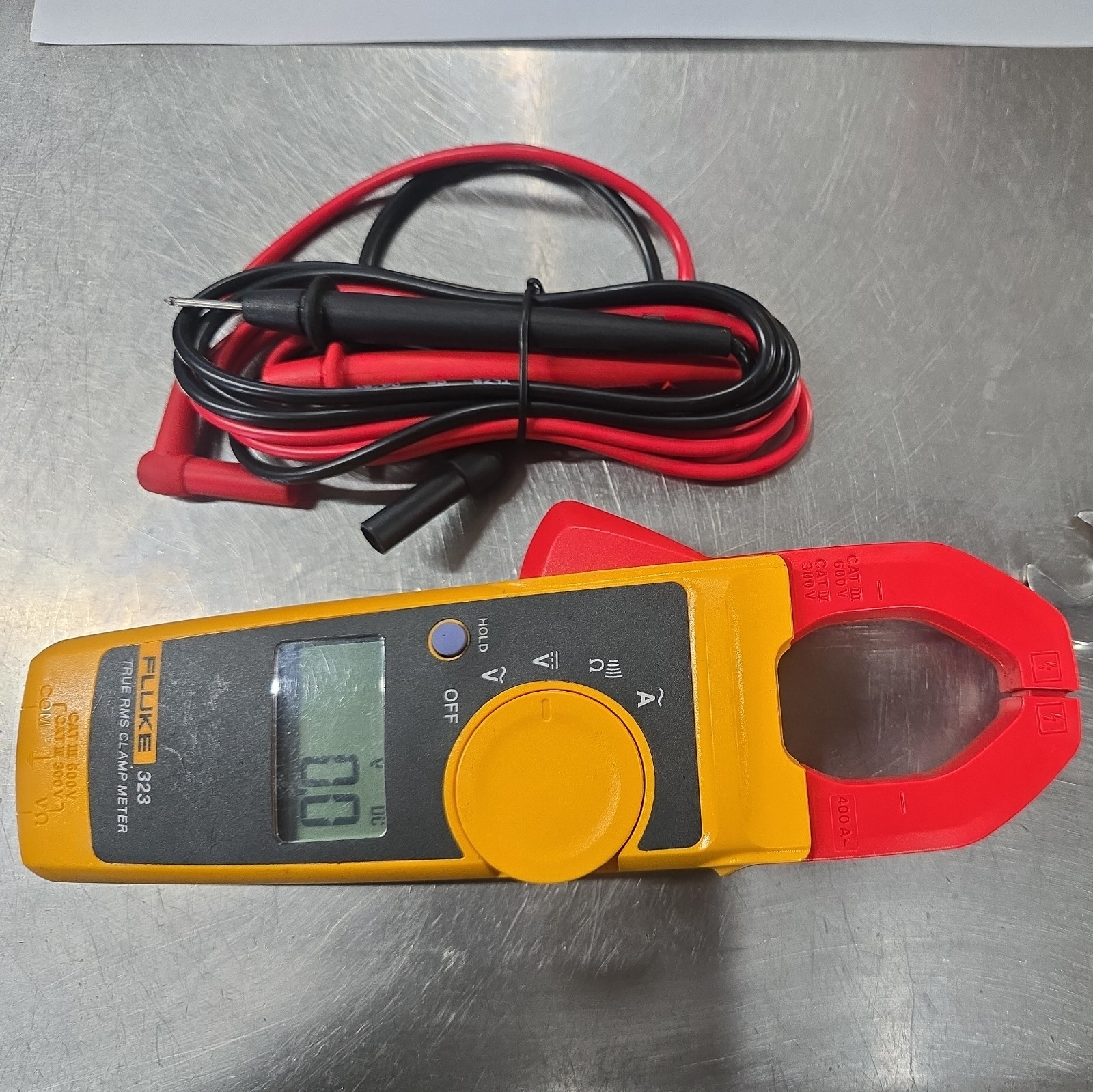 Fluke 323 True-RMS Digital Clamp Meter, 600V AC & DC Voltage