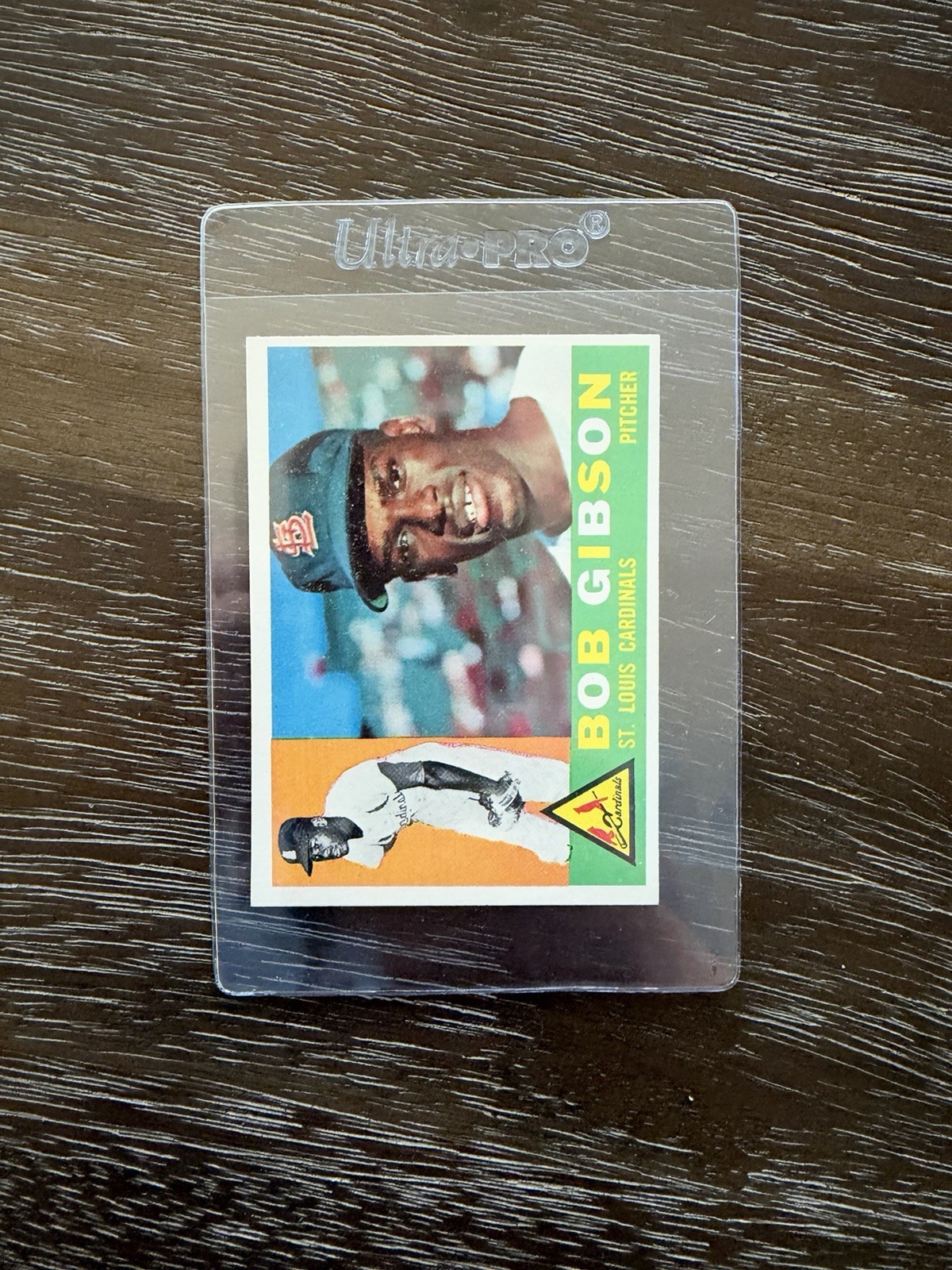 1960 Topps - Bob Gibson NRMT-MT.  Great Corners Beautiful Picture (Miscut)