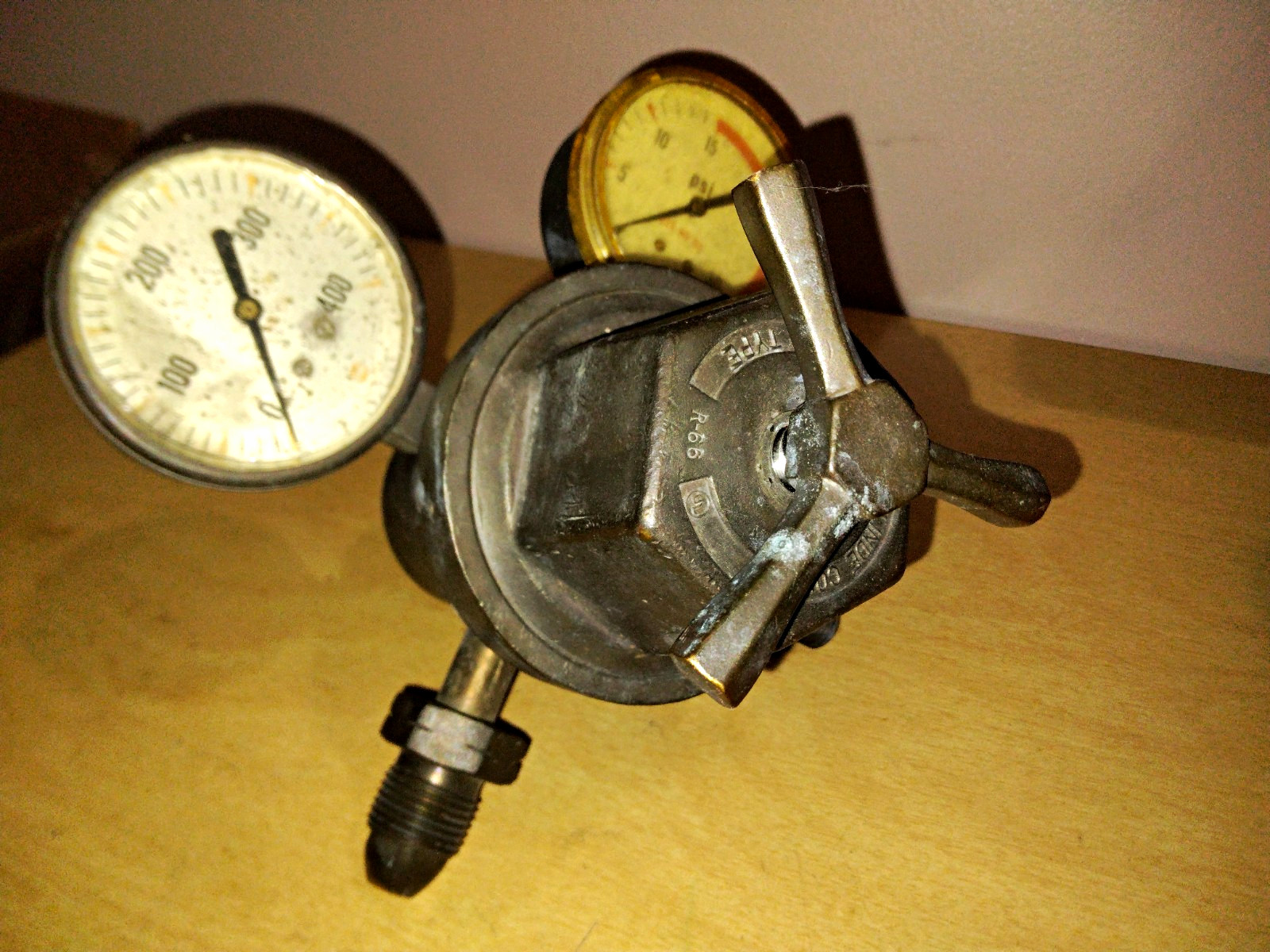 Heavy-Duty Vintage Gas Pressure Regulator with Dual Gauges. Linde Oxweld R66 Heavy-Duty Vintage Gas Pressure Regulator with Dual Gauges. Linde Oxweld R66