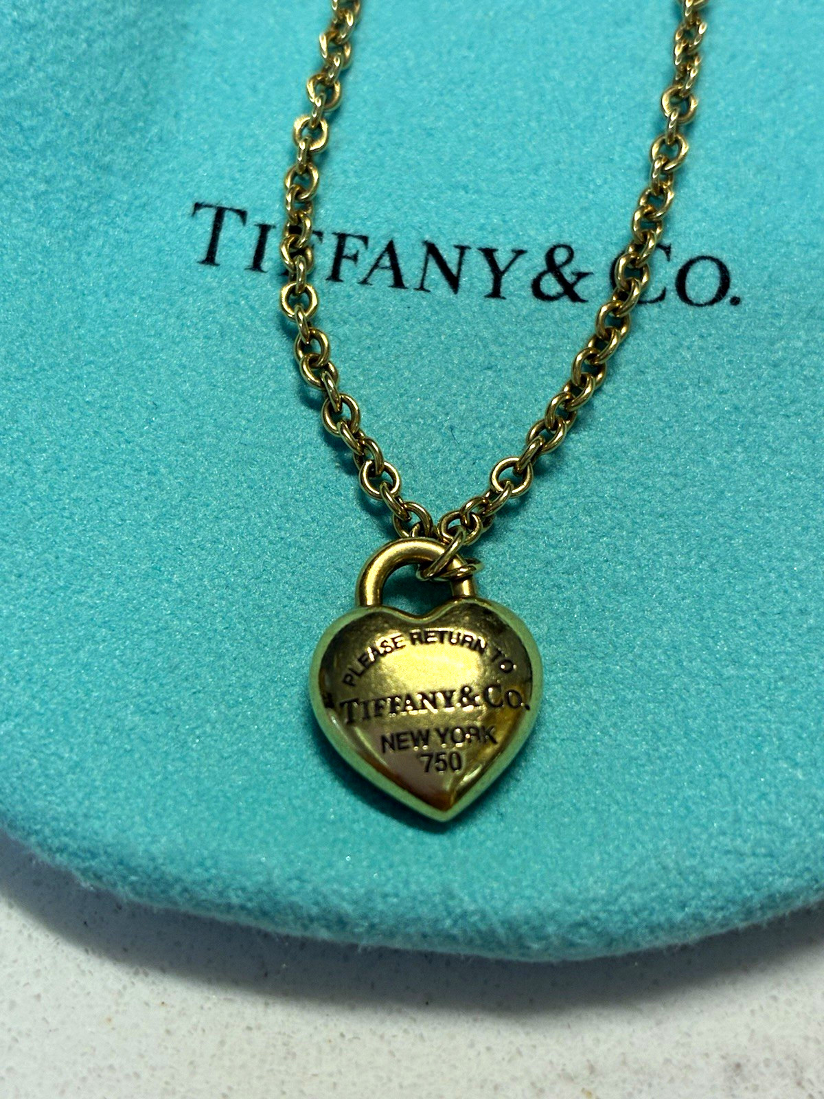 Tiffany & Co. Return to Tiffany Full Heart Bracelet in Yellow Gold Tiffany & Co. Return to Tiffany Full Heart Bracelet in Yellow Gold