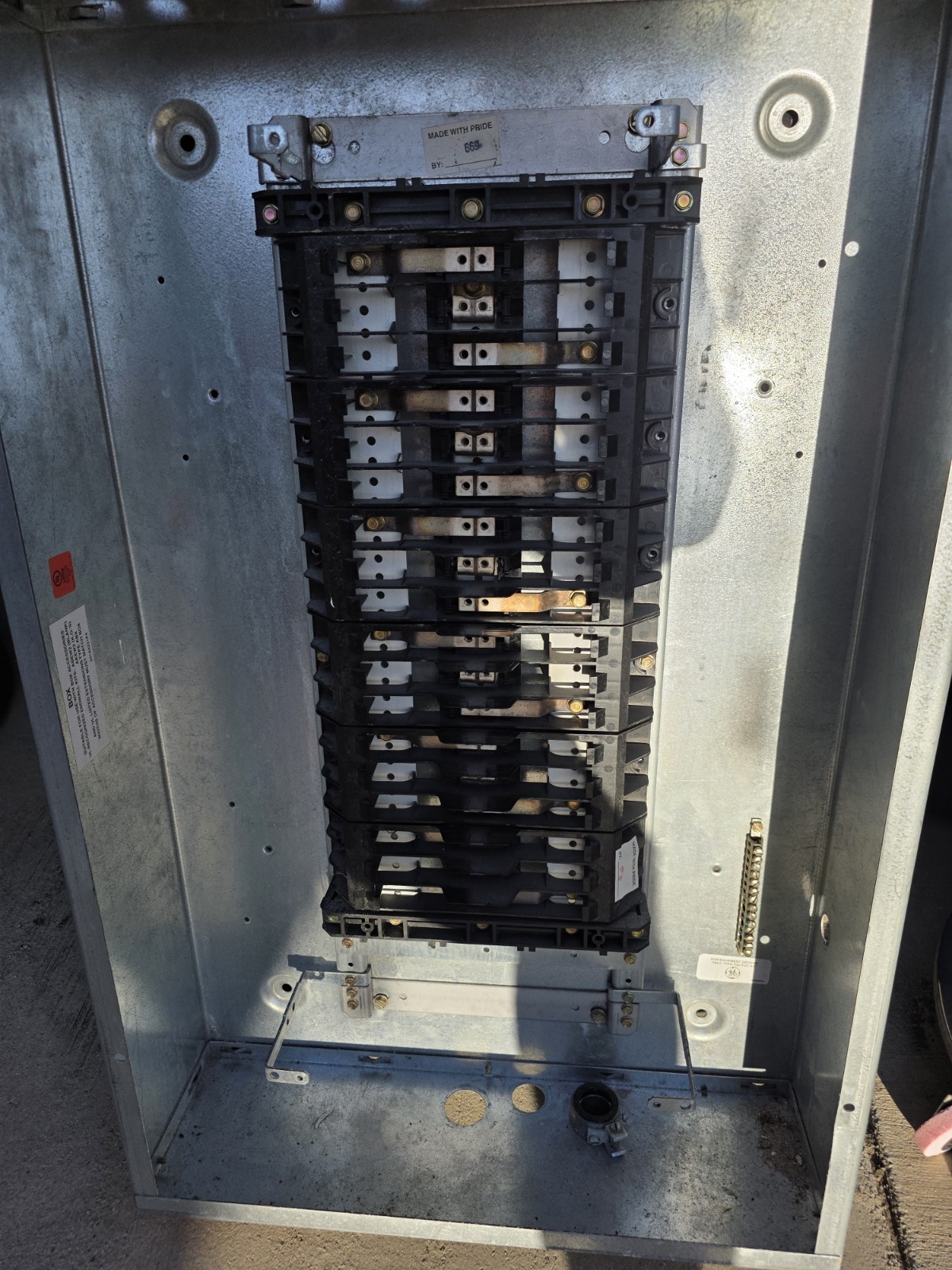 GE 125 Amp  208Y/120V Panelboard A-Series 3PH 4W AXS5 Commercial