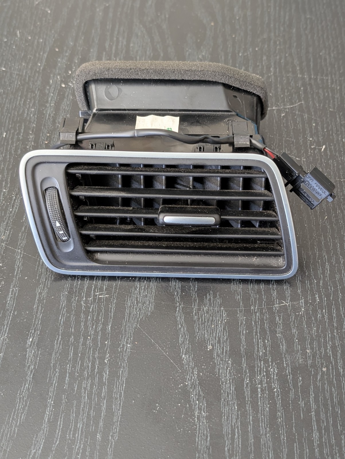 2009-2017 Volkswagen CC Right Passenger Side Dash Air Vent OEM 3AB819702A 2009-2017 Volkswagen CC Right Passenger Side Dash Air Vent OEM 3AB819702A