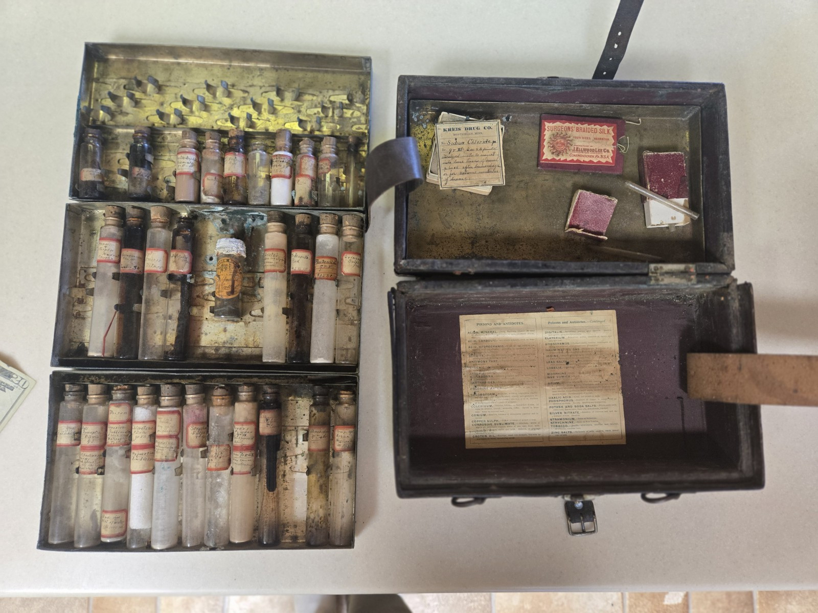 Antique 1890 Victorian Doctor\'s Apothecary Medical Case, Druggist Tubes Antique 1890 Victorian Doctor\'s Apothecary Medical Case, Druggist Tubes
