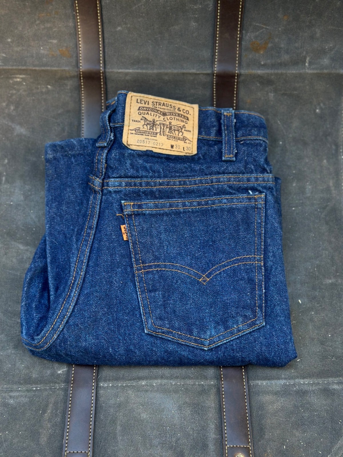 Vintage 60s Levi’s orange tab 20517 0217 31” x 30” Rare small size Dark Indigo Vintage 60s Levi’s orange tab 20517 0217 31” x 30” Rare small size Dark Indigo