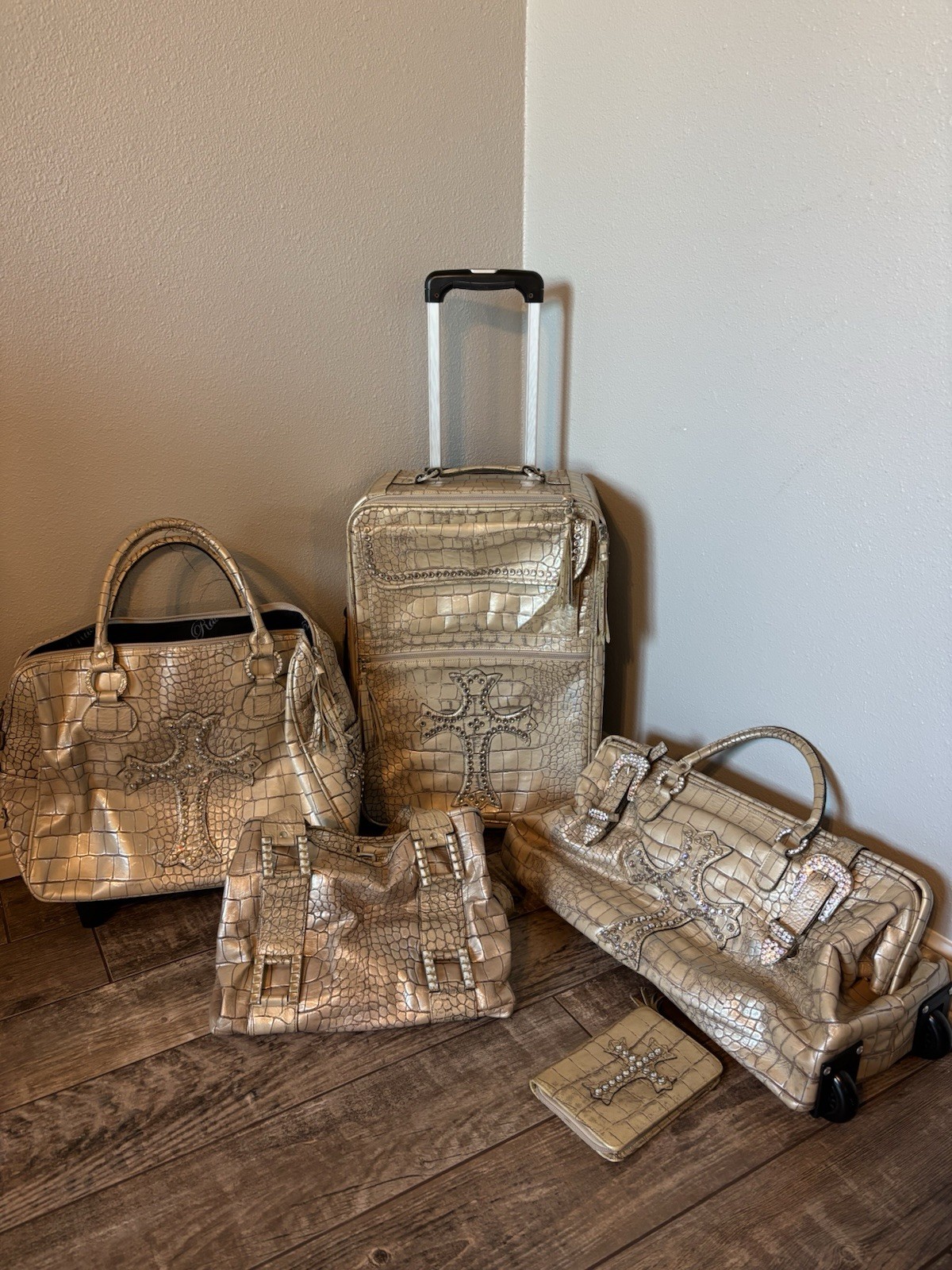 Vintage Raviani Travel SET with Cross Accent Sold Together Or Separate Vintage Raviani Travel SET with Cross Accent Sold Together Or Separate