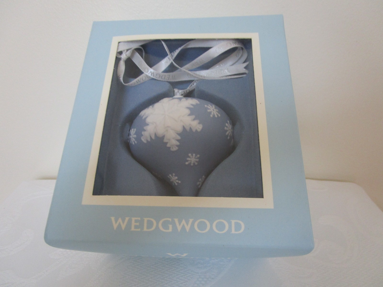 Vintage Wedgwood Jasperware Blue White Teardrop Ornament Snowflakes 3.5\'\' XLNT Vintage Wedgwood Jasperware Blue White Teardrop Ornament Snowflakes 3.5\'\' XLNT