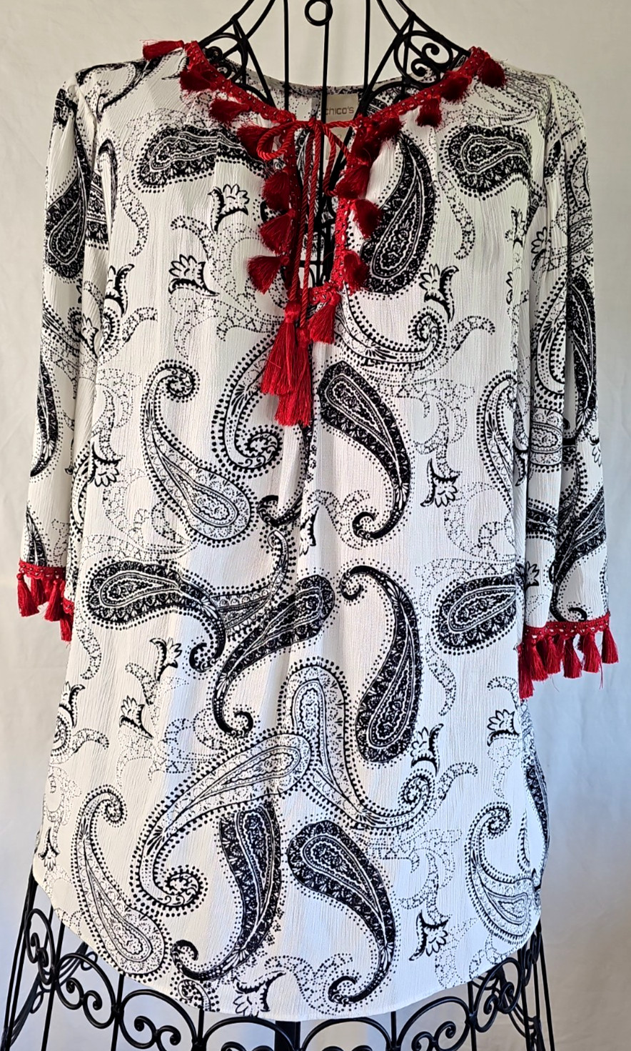 Chicos Womens Lg 2 White Black Red Tassel Tie V Neck Top w/ Grey Bead Paisley