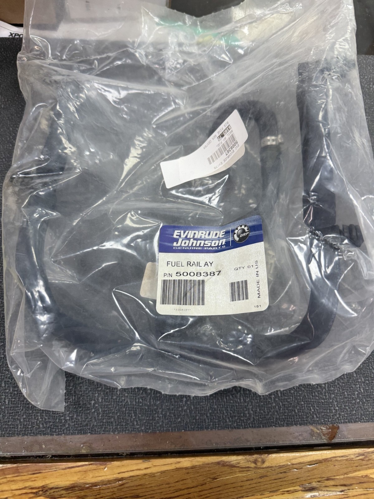 Evinrude Johnson Fuel Rail Assembly P/N 5008387 Evinrude Johnson Fuel Rail Assembly P/N 5008387