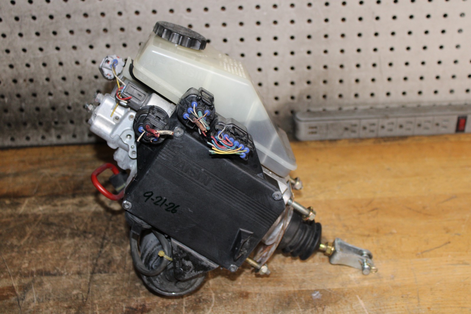 1998-05 Lexus GS300 GS400 GS430 ABS Anti Lock Brake Booster Pump Master Cylinder