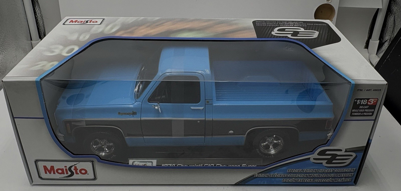 Maisto 1:18 Scale 1974 Chevrolet C10 Cheyenne Blue & Black Diecast Pickup Truck