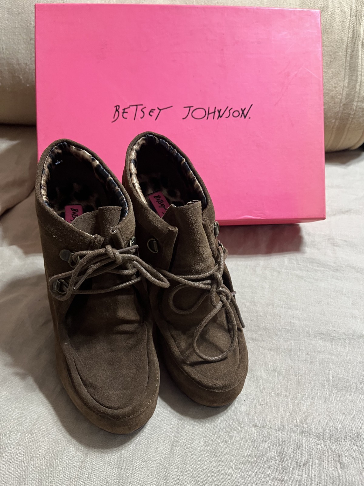 Betsey Johnson Ryaan Brown Suede Wedge Booties - Sz 7.5 - New Betsey Johnson Ryaan Brown Suede Wedge Booties - Sz 7.5 - New
