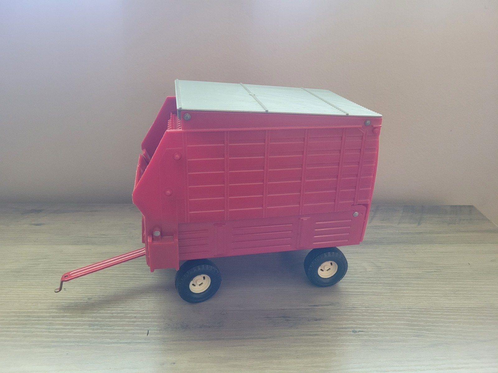 Vintage Ertl Forage Wagon Red 1/16 Scale Farm Toy Dyersville Iowa USA- AA Vintage Ertl Forage Wagon Red 1/16 Scale Farm Toy Dyersville Iowa USA- AA