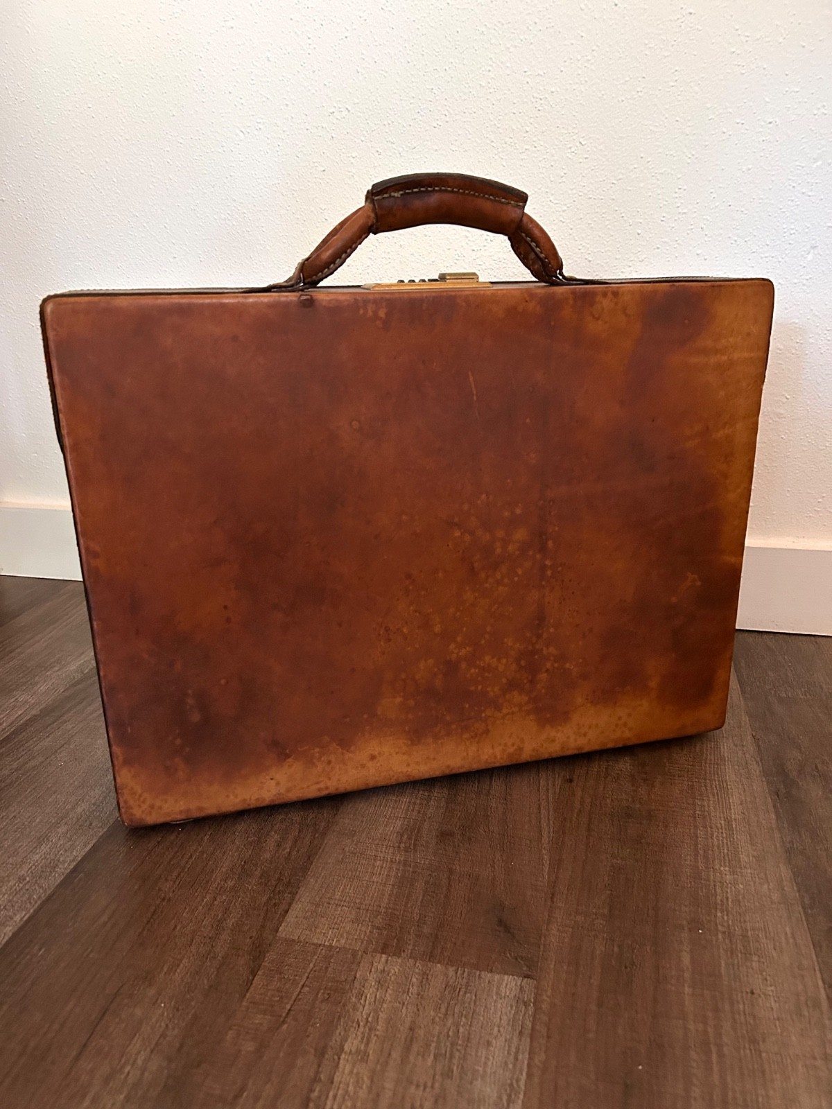 Hartmann authentic vintage tanned leather hard side classic briefcase 18 in