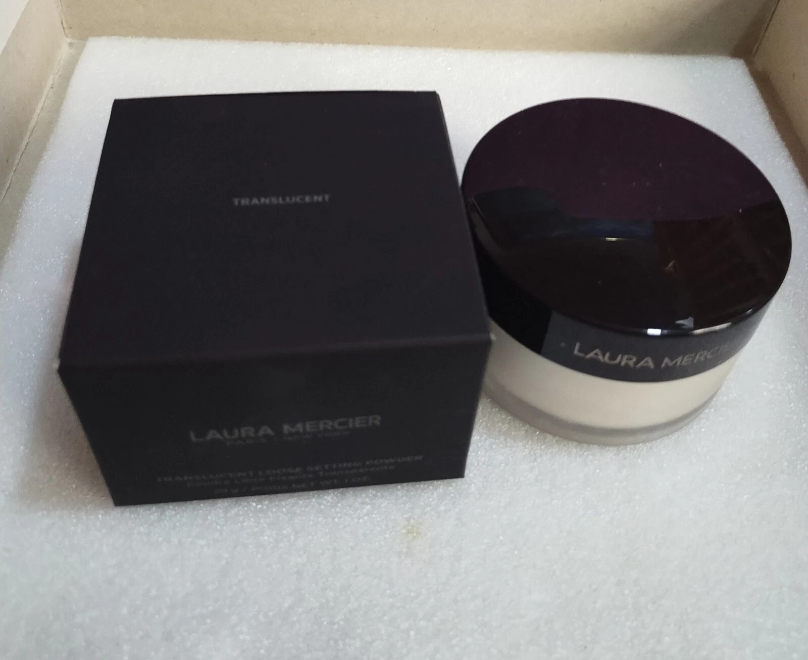 NIB Laura Mercier Translucent Setting Powder - 1oz/ 29g NIB Laura Mercier Translucent Setting Powder - 1oz/ 29g