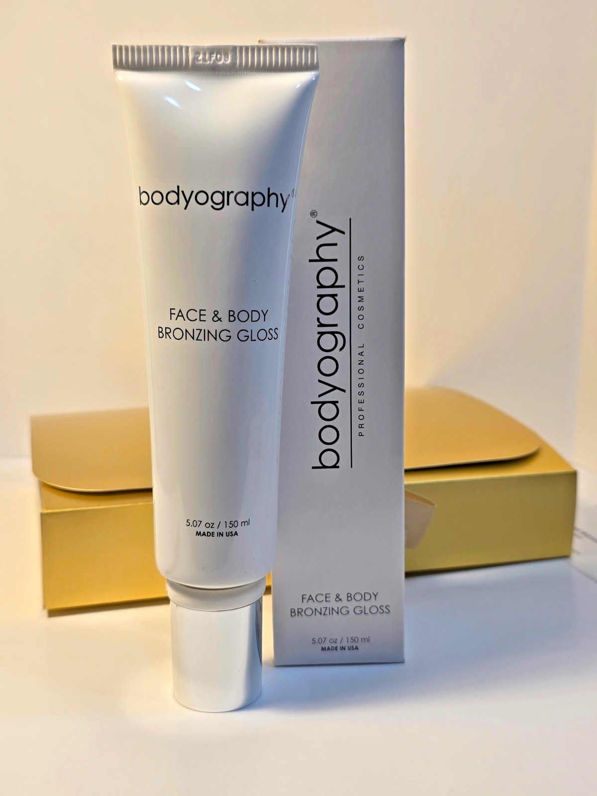 Bodyography Face & Body Bronzing Gloss 5.07 oz / 150ml - Brand New in Box Bodyography Face & Body Bronzing Gloss 5.07 oz / 150ml - Brand New in Box