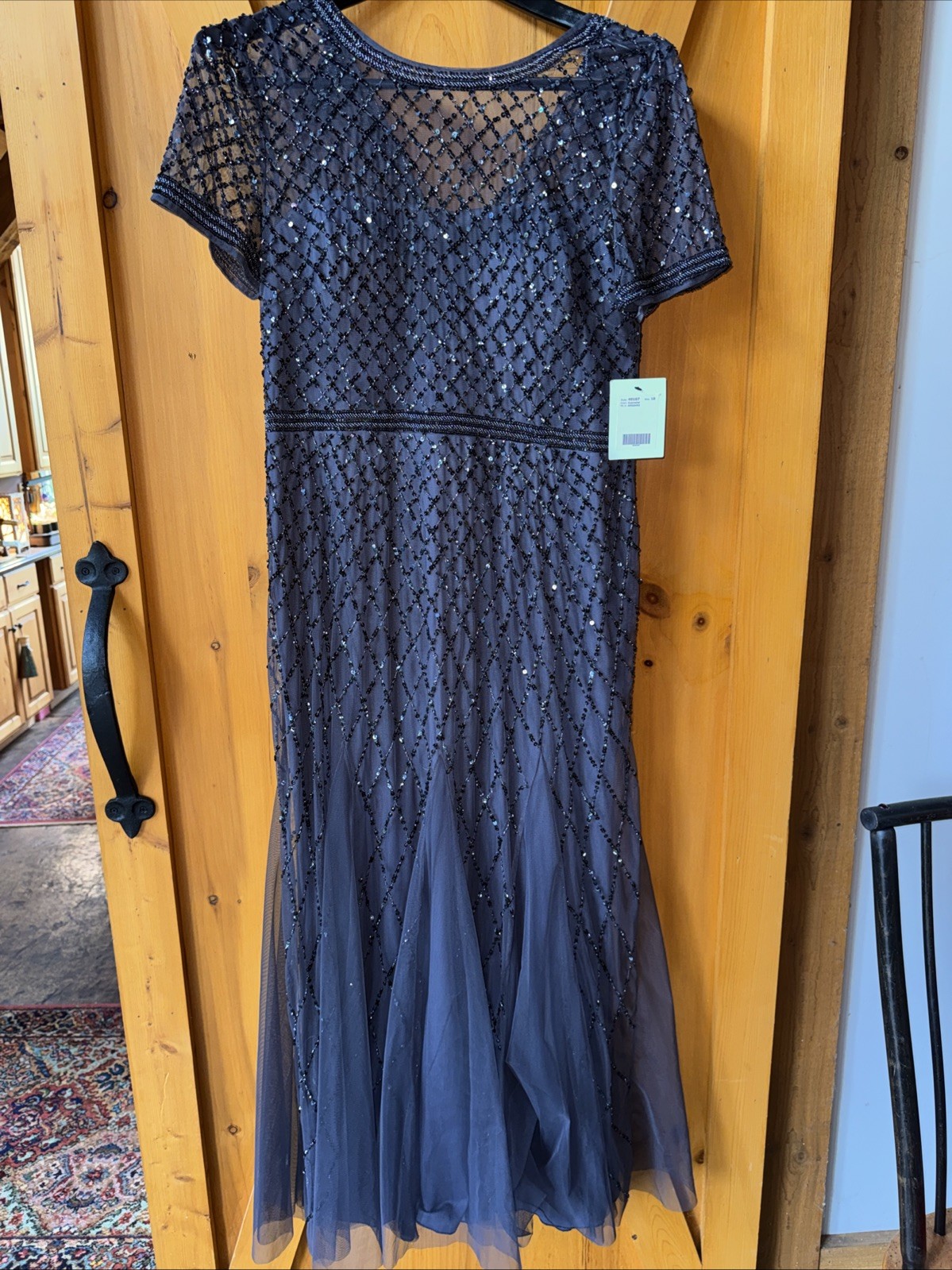 Gorgeous NWT Adriana Papell women’s  short sleeve beaded meshgown size 18 Gray