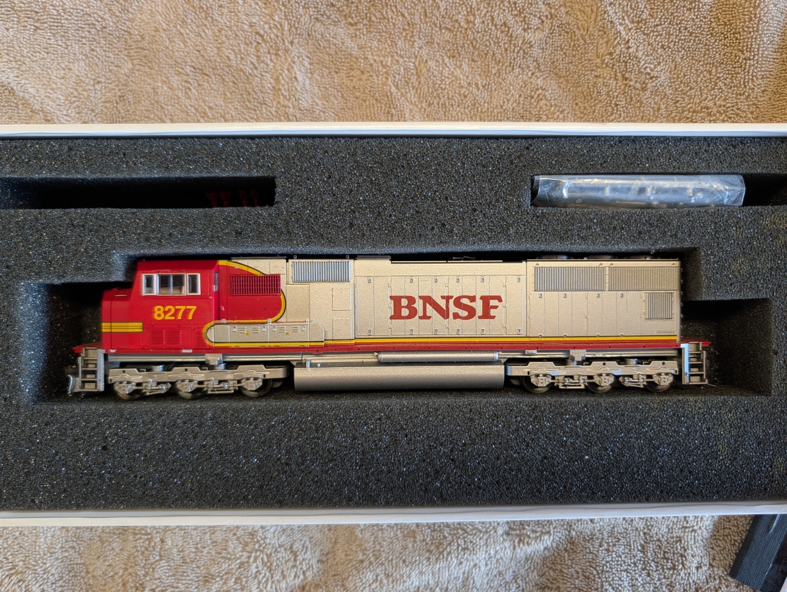 HO Scale Athearn Genesis G6146 BNSF Railway SD75I Diesel Locomotive #8277