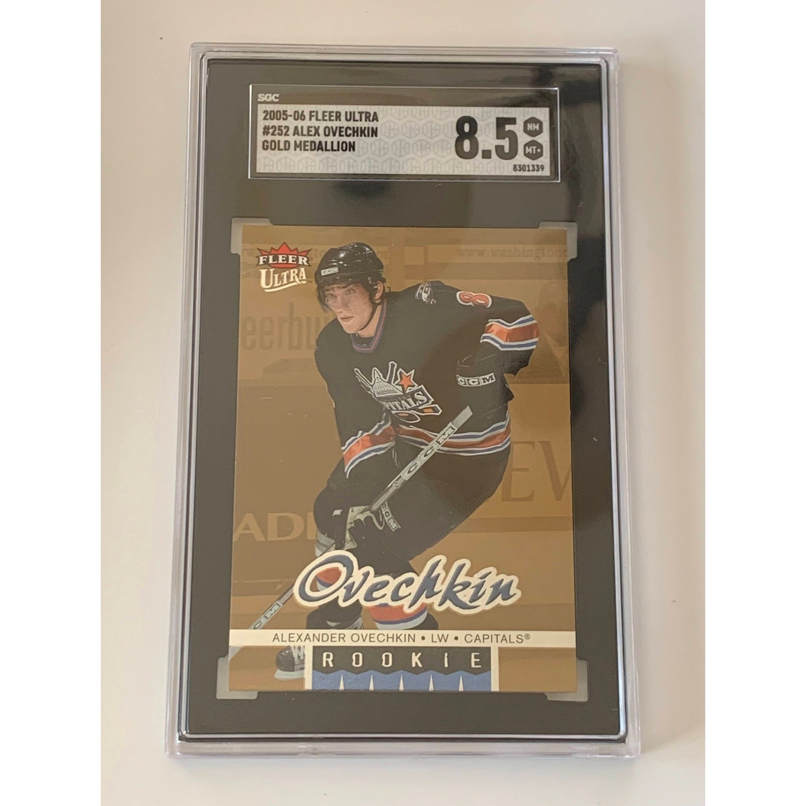 2005-06 Fleer Ultra Gold Medallion Alex Ovechkin Rookie Card #252 SGC 8.5 NM-MT+