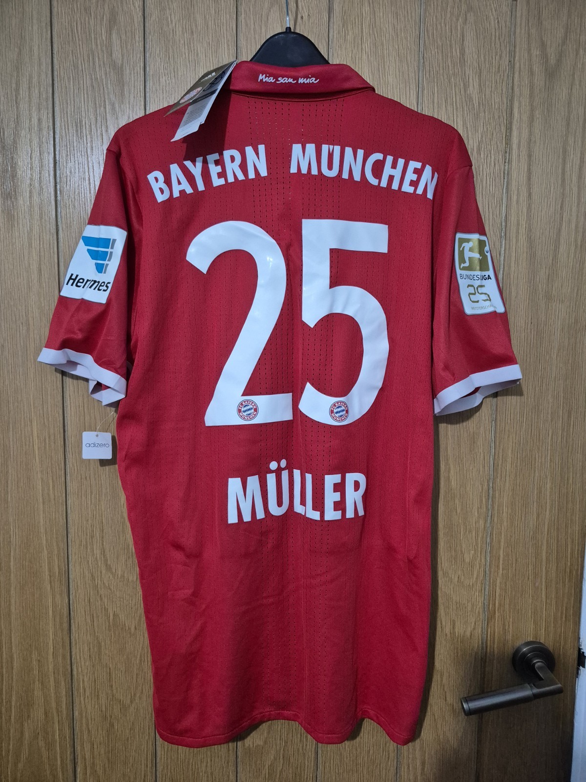BNWT Bayern Munich 2016/17 Home Shirt Adizero Player Issue Muller 25 (M)