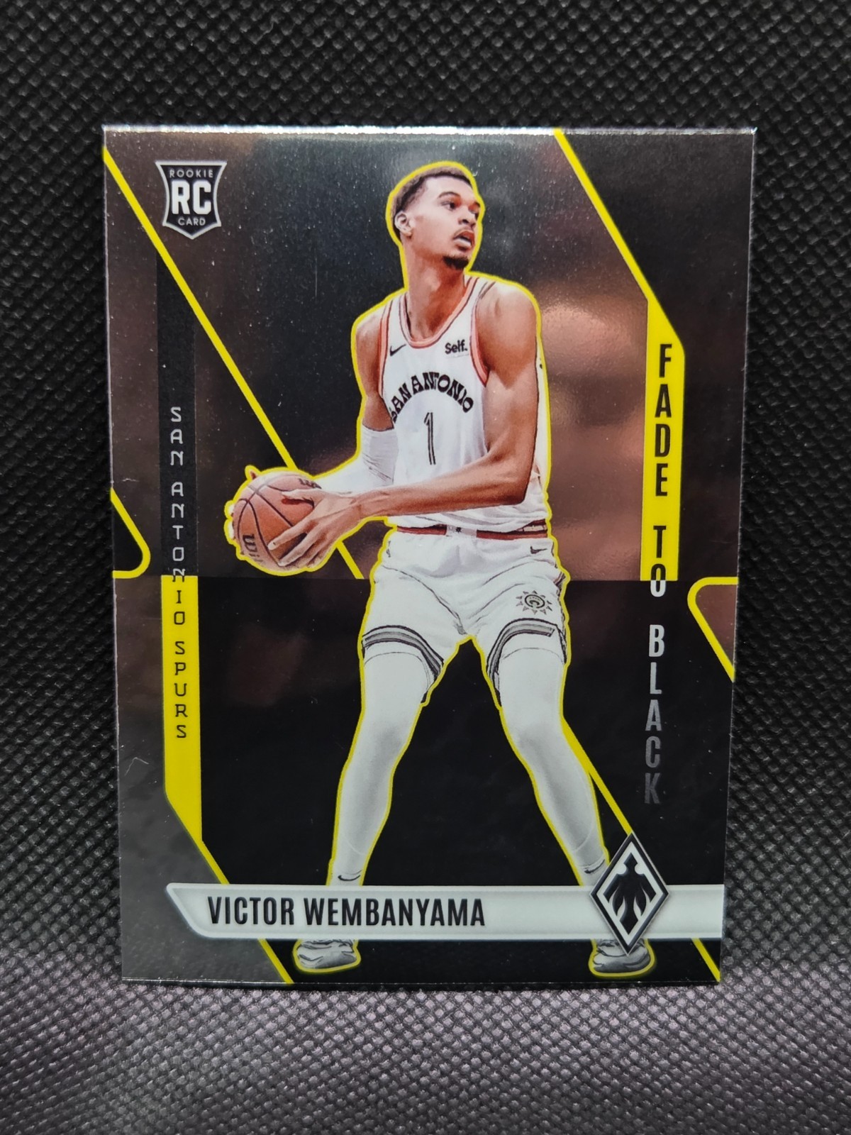 2023-24 Panini Phoenix - Fade to Black Victor Wembanyama #11 (RC)