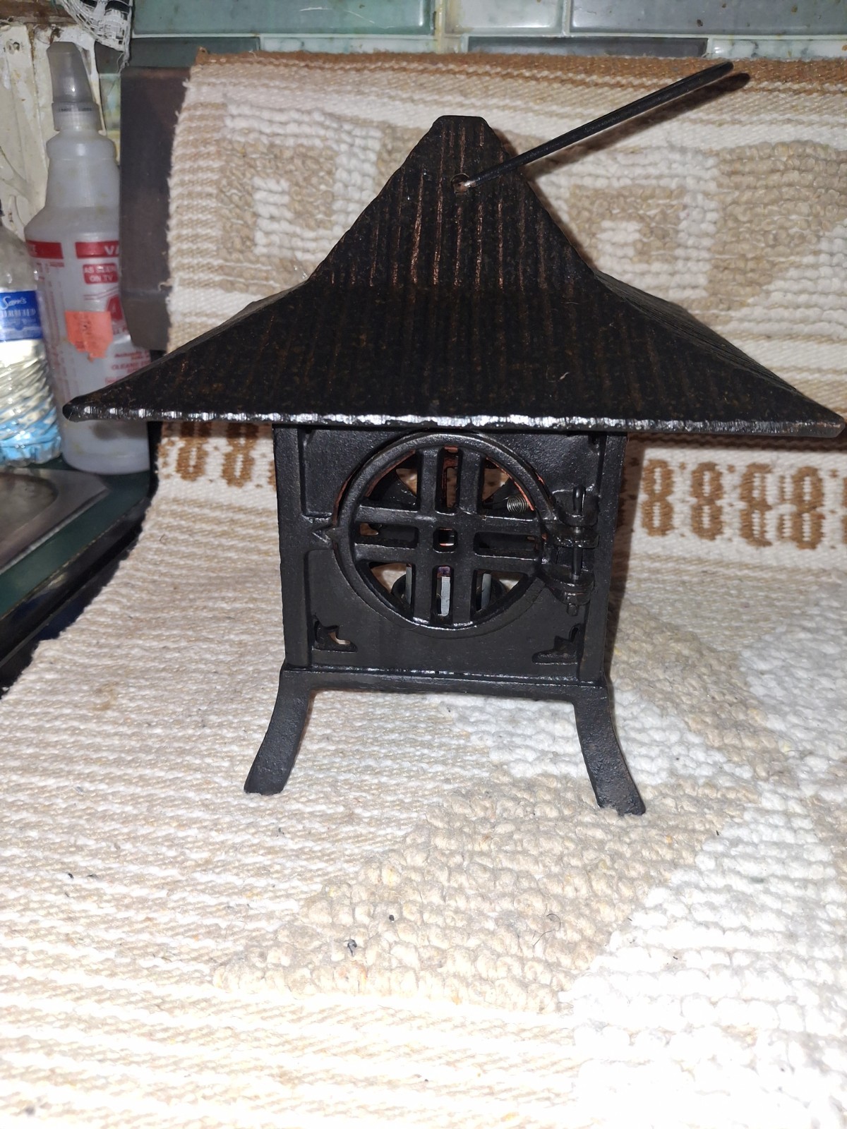Vintage Cast Iron Japanese Pagoda Style Lamtern Vintage Cast Iron Japanese Pagoda Style Lamtern