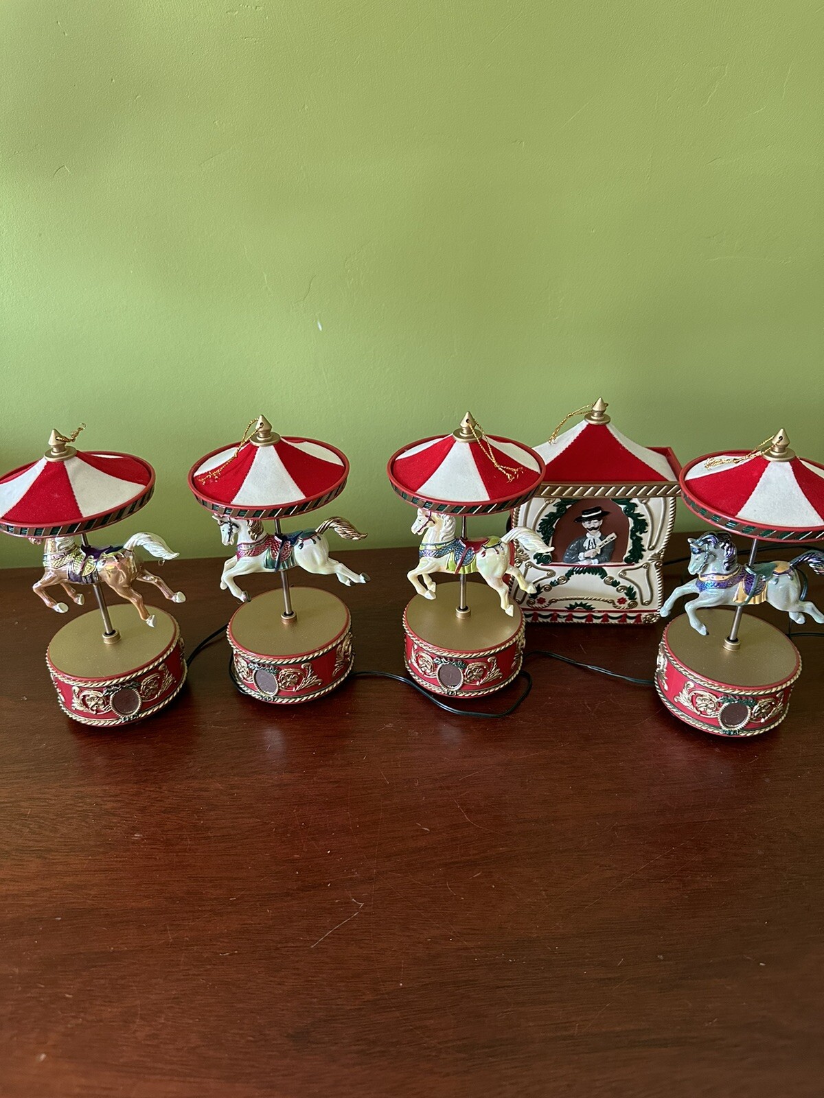 Vtg 2002 Mr Christmas Musical Holiday Carousel Horses 16 Carols READ Video Vtg 2002 Mr Christmas Musical Holiday Carousel Horses 16 Carols READ Video