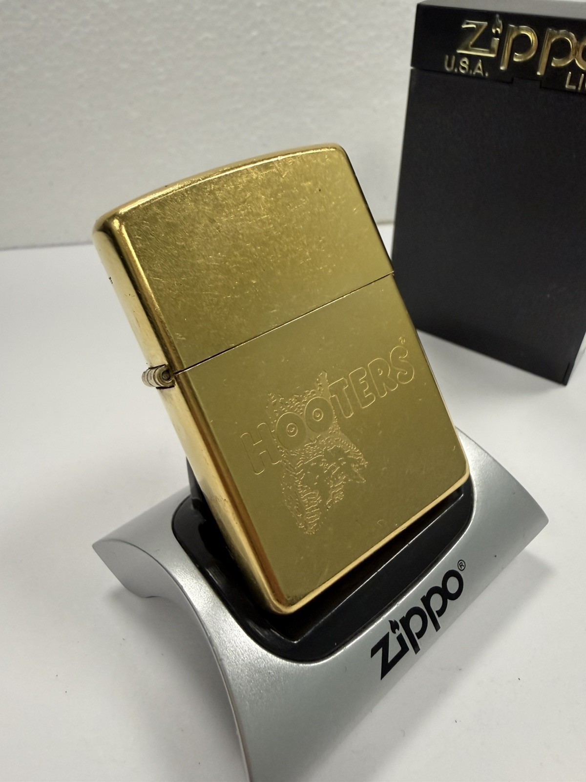 GENUINE Zippo Lighter HOOTERS GIRLS OWL Street Brass 2002 NEW IN BOX