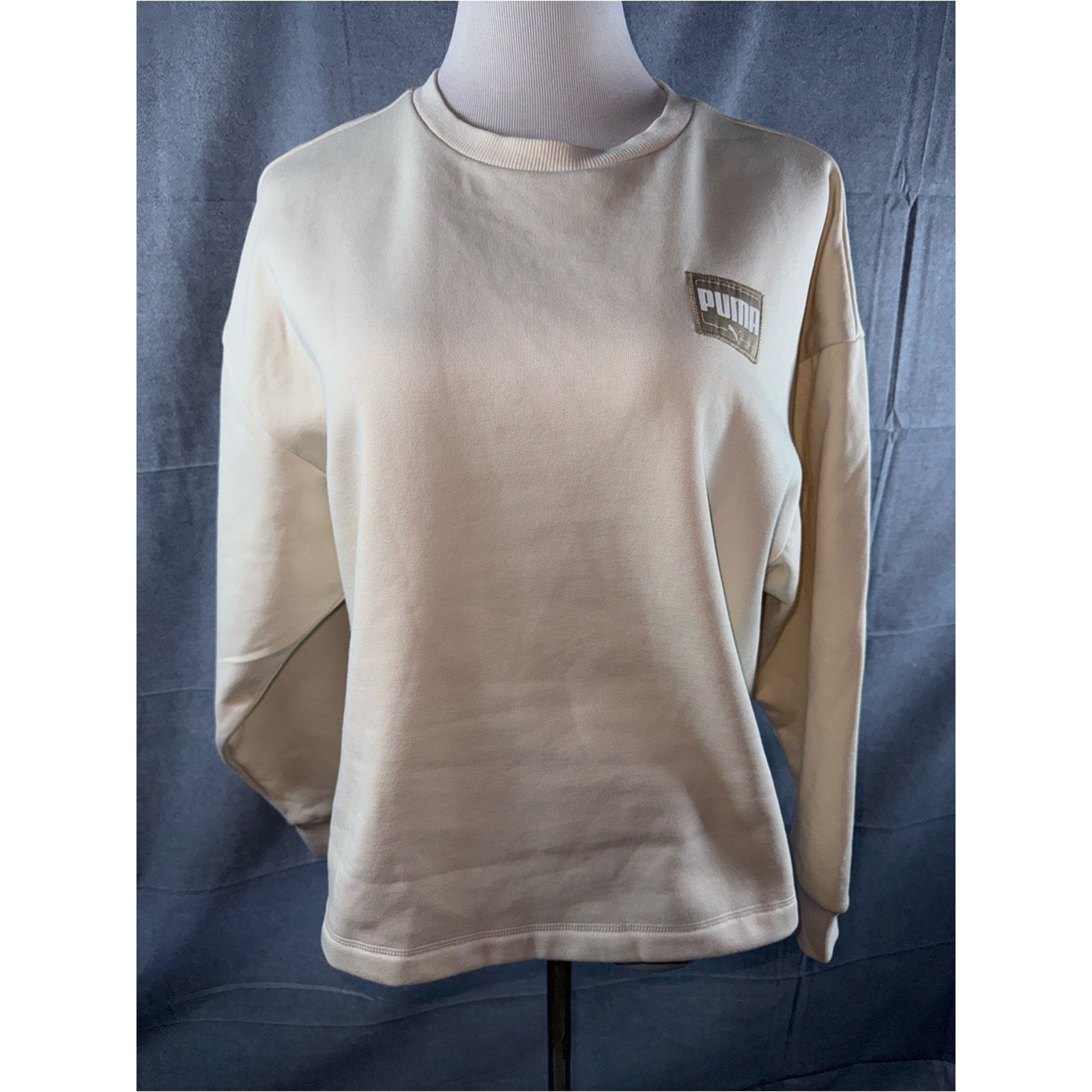 2852-Puma Women\'s Crewneck Sweatshirt in Cream