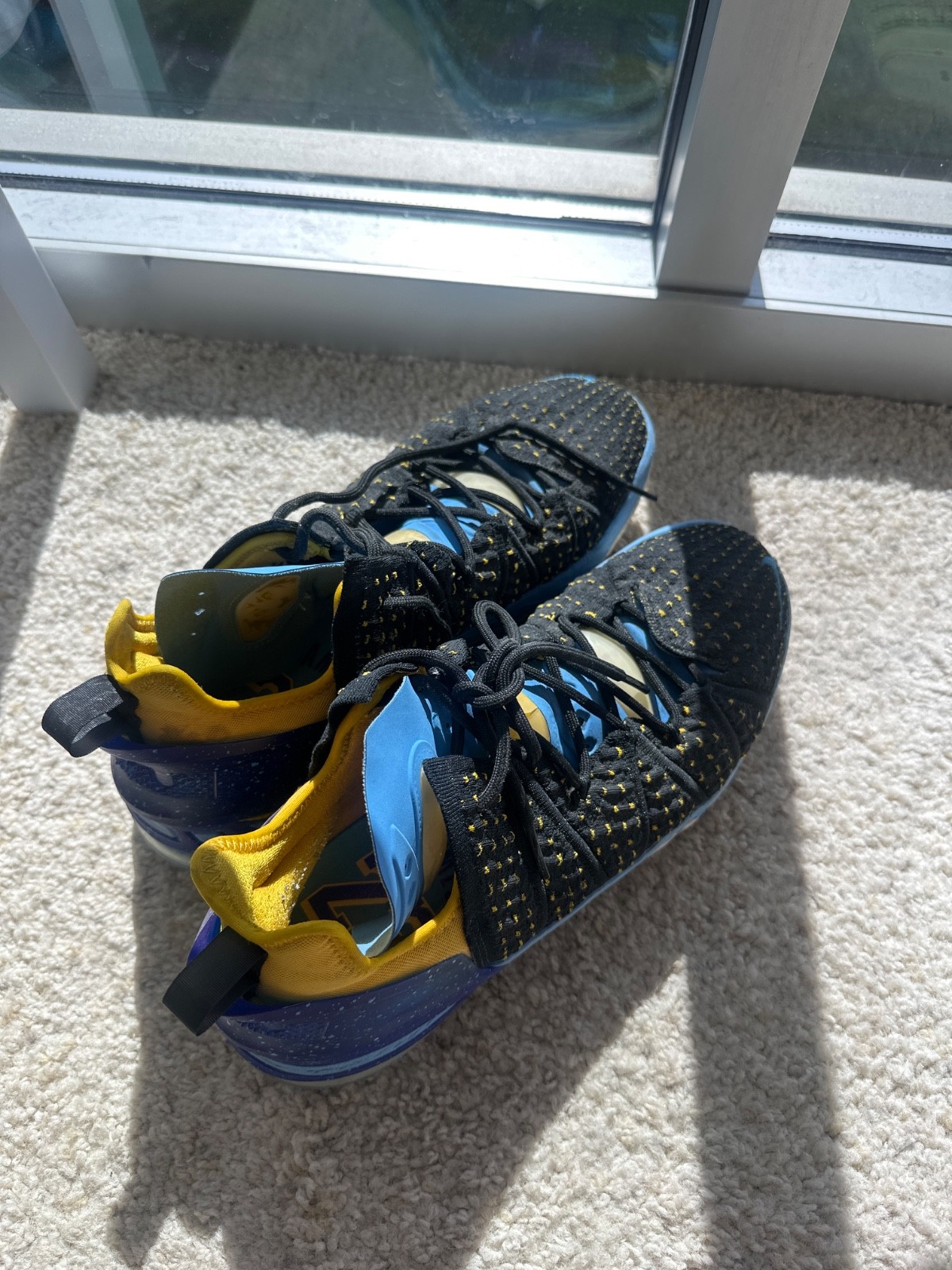 nike lebron 8 v/2 entourage 