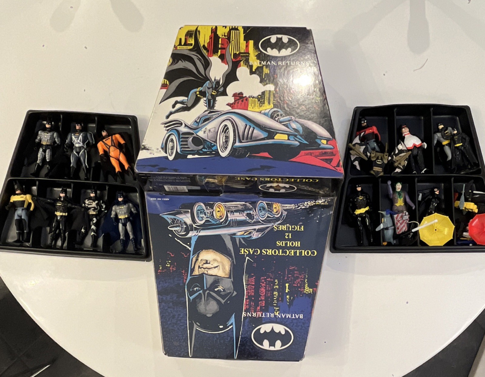 1992 Batman Returns 16 Figures and Accessories with Collectors Case (Pristine) 1992 Batman Returns 16 Figures and Accessories with Collectors Case (Pristine)