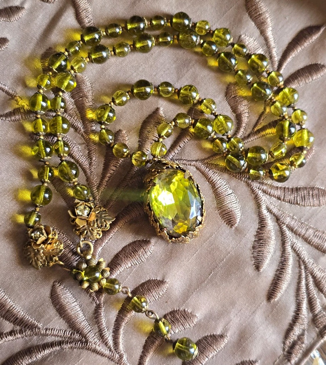 Vtg. Miriam Haskell Green Beaded Pendant Necklace Goldtone Vtg. Miriam Haskell Green Beaded Pendant Necklace Goldtone