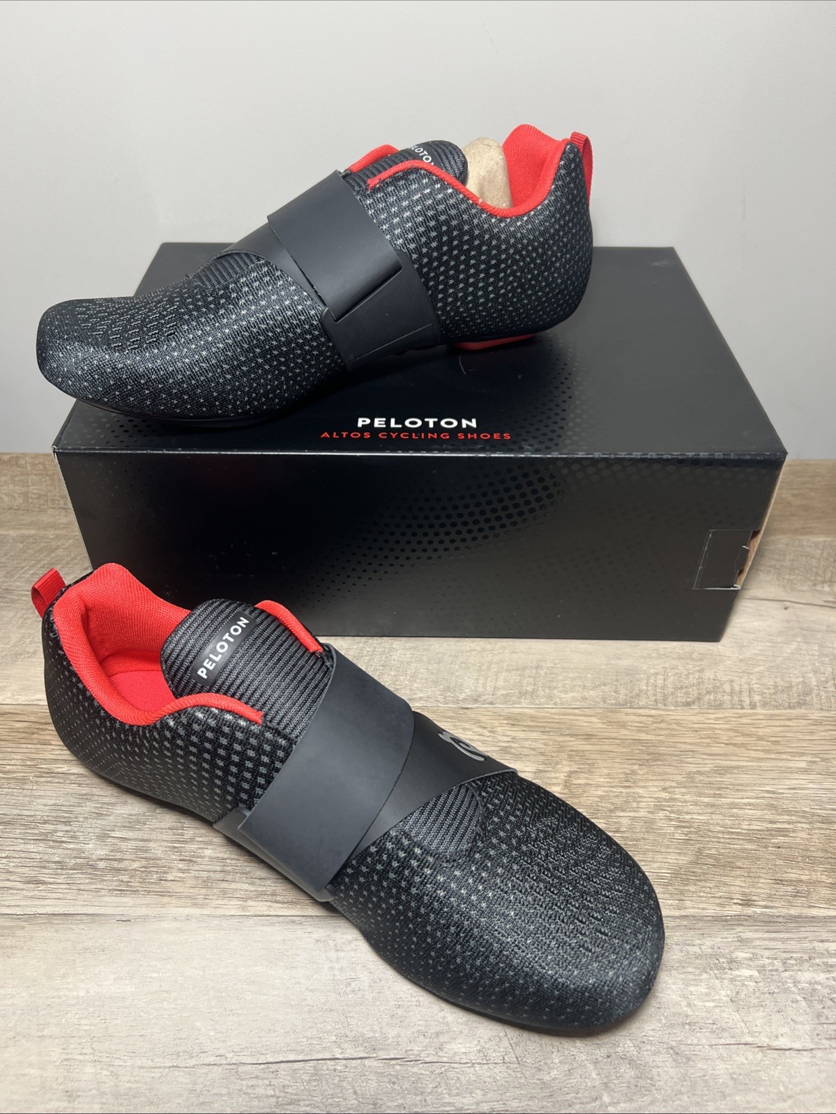 Peloton Unisex Size 9.5M/ 11W Cycling Shoes Black Red Cleat Altos Sneakers NEW Peloton Unisex Size 9.5M/ 11W Cycling Shoes Black Red Cleat Altos Sneakers NEW