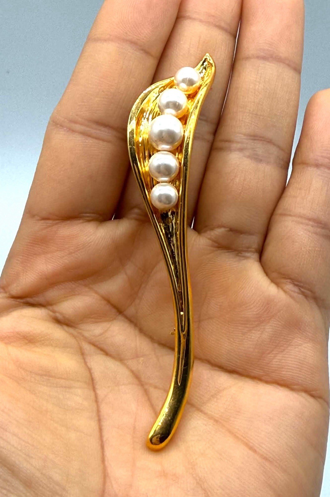 Vtg Unmarked Goldtone White Faux Pearl Cabochon Leaf Flower Brooch Pin