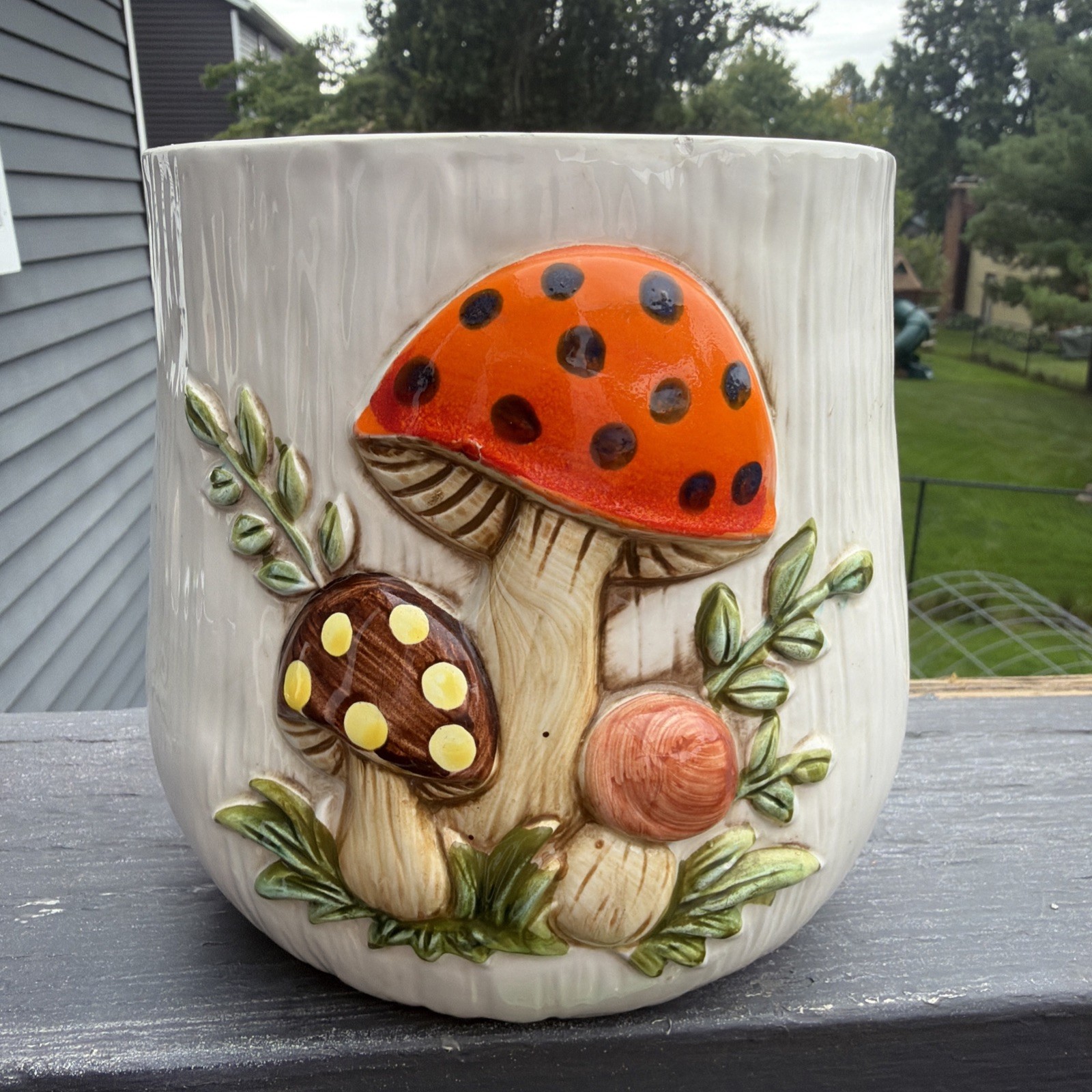 VTG 1978 Merry Mushroom Sears Roebuck & Co. Ceramic Canister 6” Tall MCM Crack