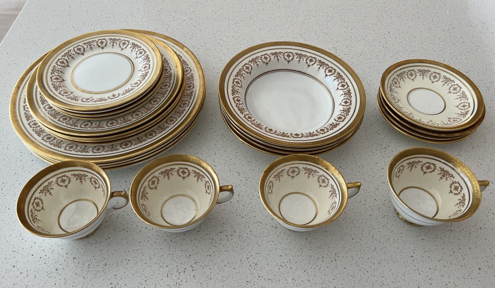 New Vintage Aynsley England Gold Dowery Complete 24 Piece, 4 Place Service  7892