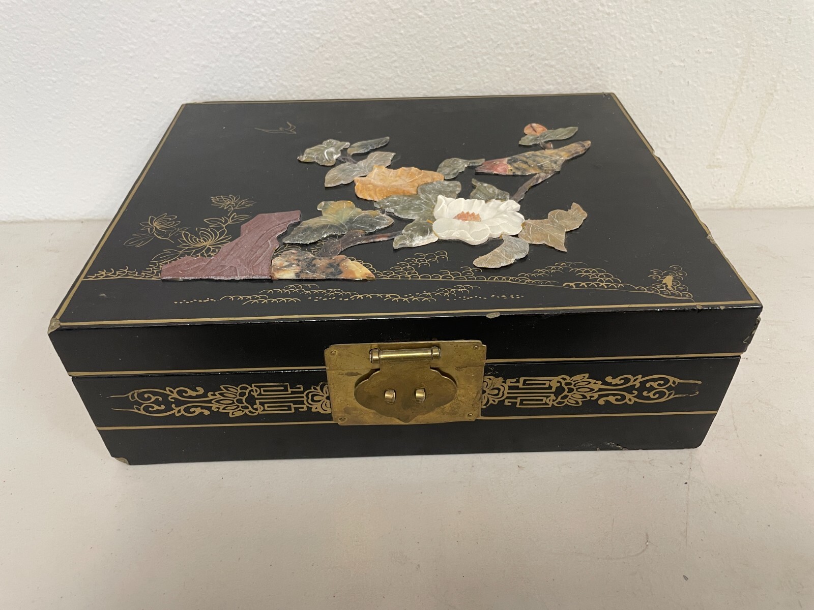 Vintage SHANGHAI CHINA JEWELRY BOX - PREOWNED